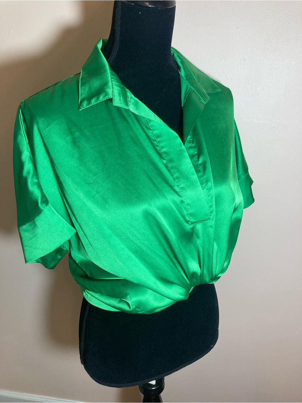 Umgee Emerald Green Satin Short Sleeve Collared Top